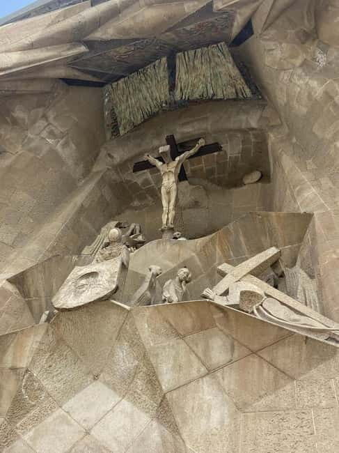 Sagrada Familia Guided Tour in English: Small group - An In-Depth Look at the Guided Tour Experience