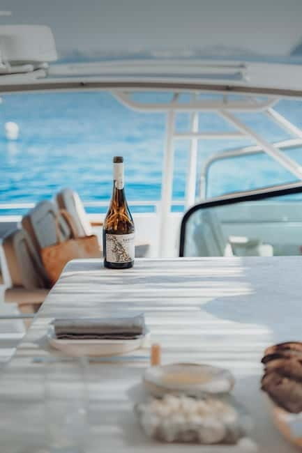 Santorini: Private Boat Tour with Drinks and Snacks - What Travelers Say