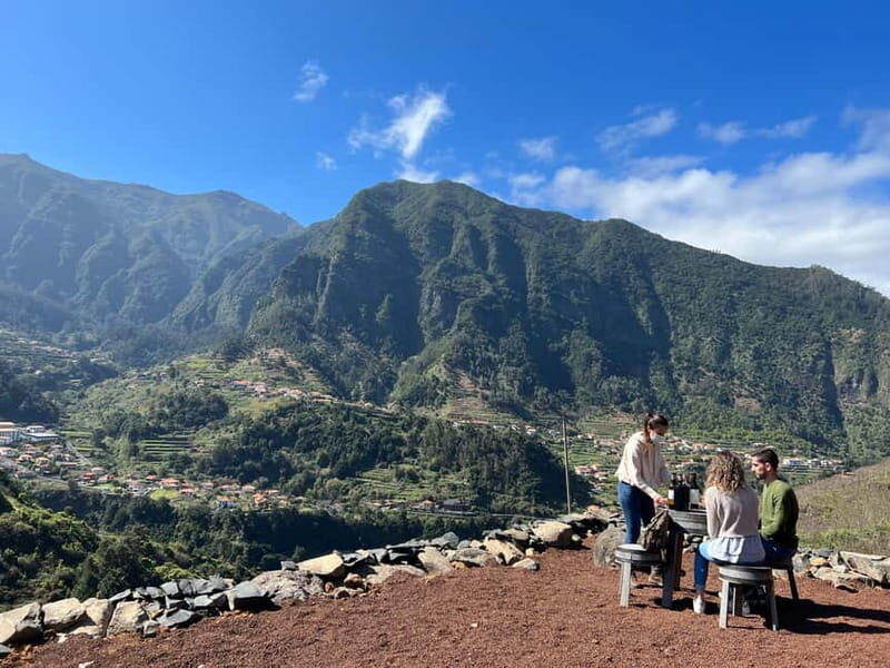 São Vicente Vineyard Visit With Traditional Lunch - Transport and Practical Details