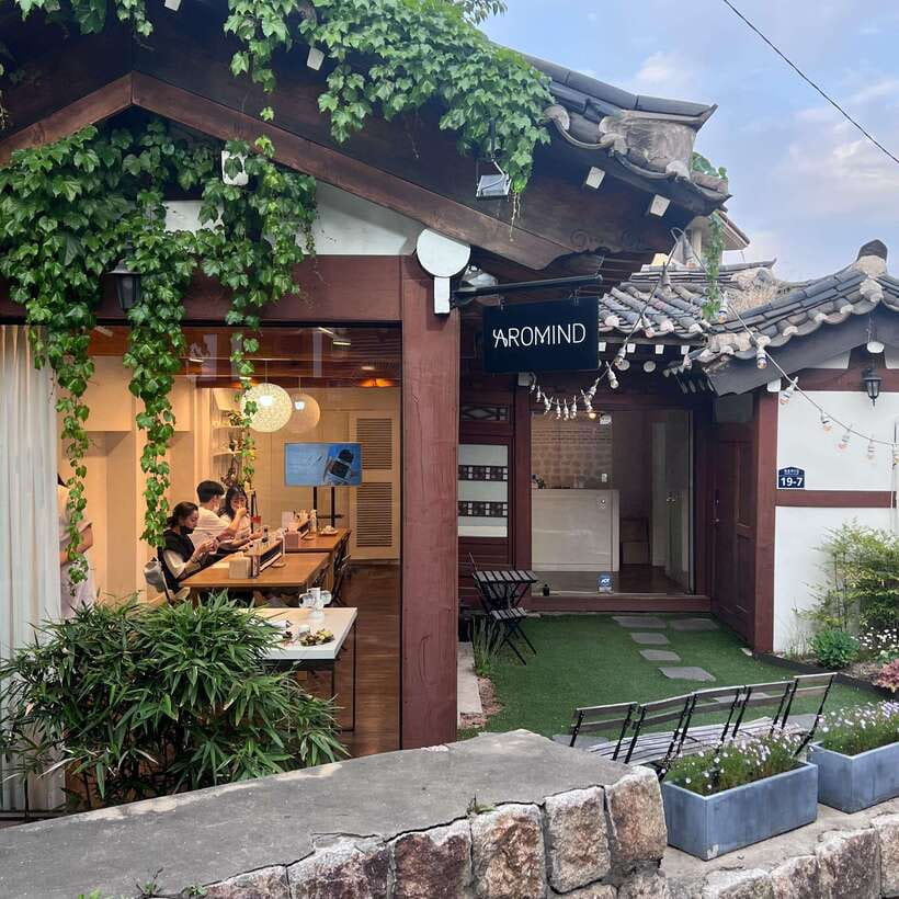 Seoul: Create Your Own Natural Perfume with a Perfumer - Authenticity and Cultural Connection