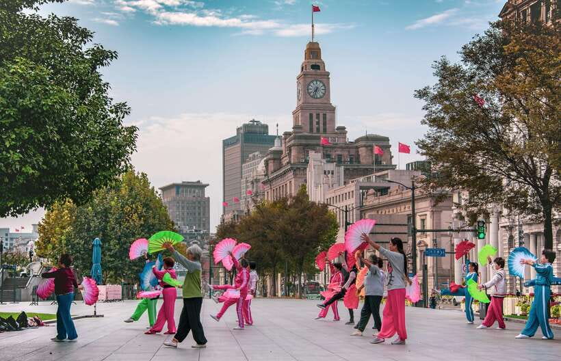 Shanghai Highlights Walking Tour With A Real Local-Tip Based - First Stop: The Bund Promenade