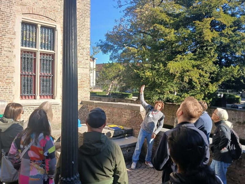 Small-Group Nostalgic Walking Tour of Bruges - The Experience: What You Can Expect