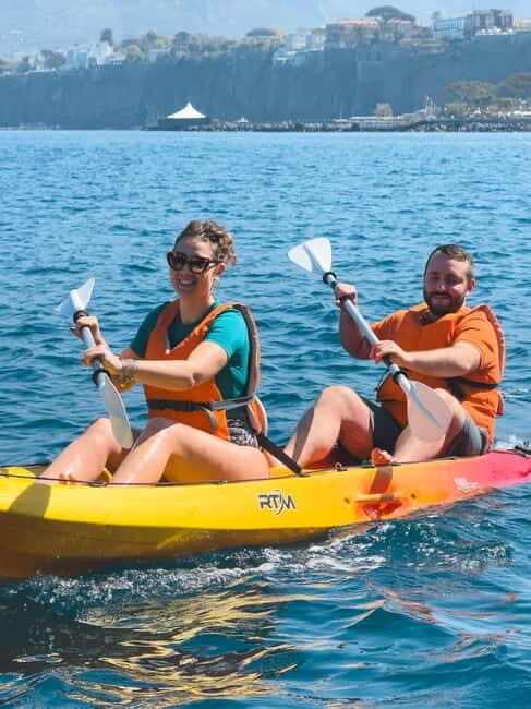 Sorrento: kayak small group tour to Bagni Regina Giovanna - A close look at the kayak experience in Sorrento