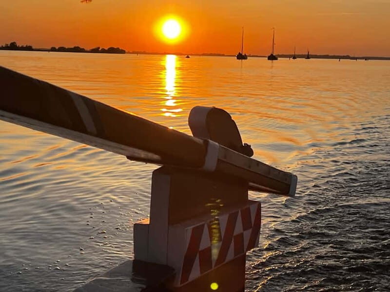 Spakenburg: Sunset boat trip on an authentic fishing boat - Crossing the IJsselmeer and exploring the landscape