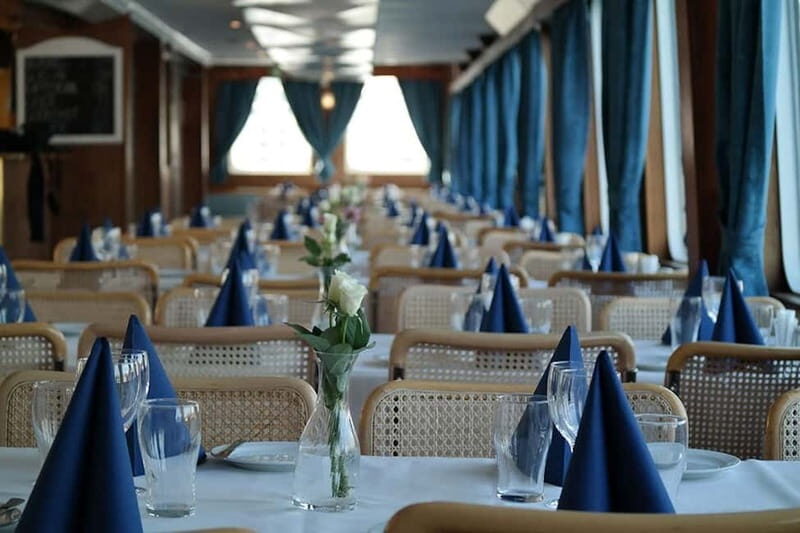 Stockholm: All-You-Can-Eat Shrimp/Tacos Cruise & Live Music - A Close Look at the Experience