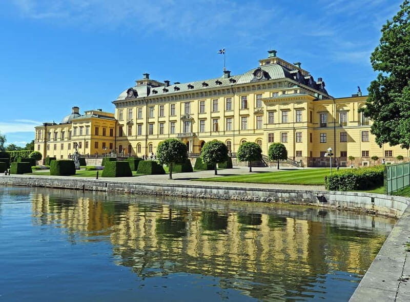 Stockholm: Old Town Walking Tour and Hop-on Hop-off Bus Tour - The Itinerary: What You Will See and Experience