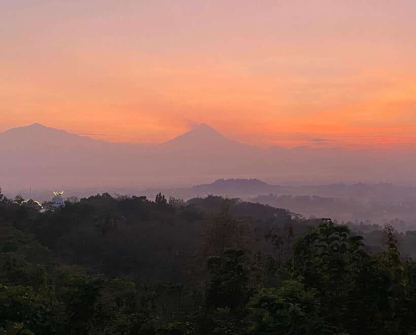 Sunrise from Setumbu Hill Borobudur & Prambanan Temple - Why Choose This Tour?