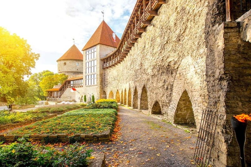 Tallinn: Audio Self Tour Guide with 10 Sightseeing Points - Navigating the Experience