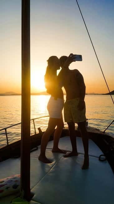 Tavolara: Sunset Aperitif Tour with Drinks and local snacks - The Itinerary Breakdown