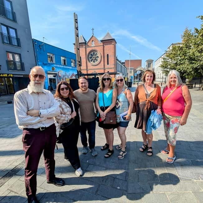 The Story of Belfast: walking tour with a local guide - An Engaging Start at Belfast City Hall