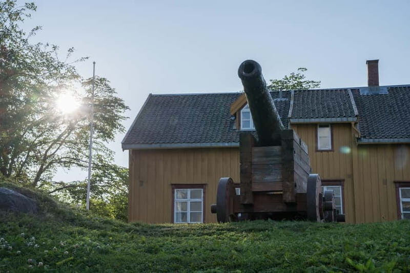 Tromsø: Old Town and Polar Museum Tour with English-speaking tour guide - The Sum Up