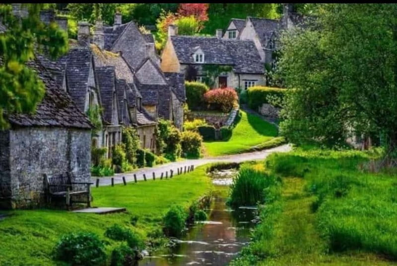 "Unforgettable Cotswolds Villages & Windsor Day Tour - Exploring the Idyllic Cotswolds