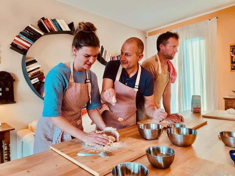 Verona Center: Pasta Class with Dinner & Wine in Local Home - The Experience in Detail