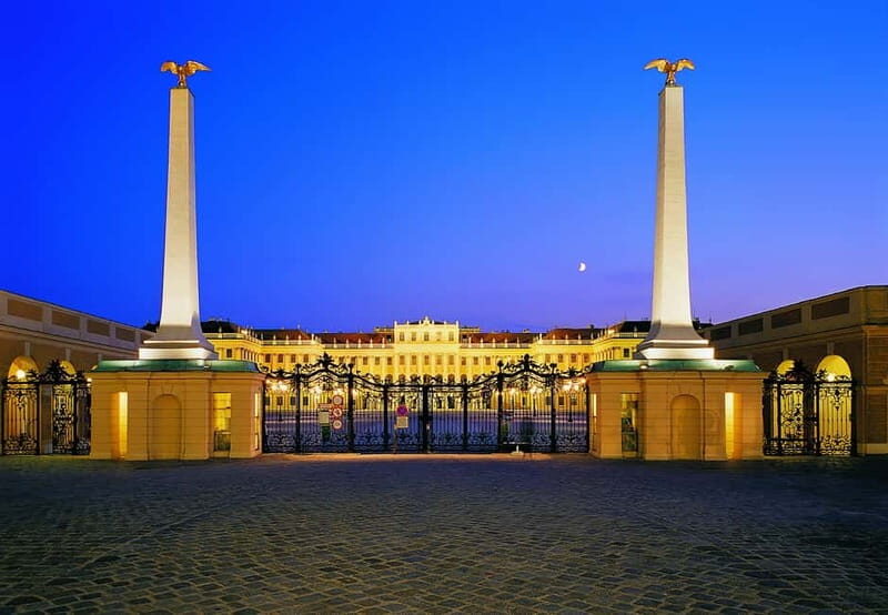 Vienna: Schönbrunn Palace Evening Tour, Dinner and Concert - Dinner in a Traditional Austrian Restaurant