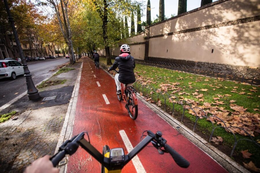 Villa Ada, Villa Borghese and Ponte Milvio: e-biking between nature and history - Key Points