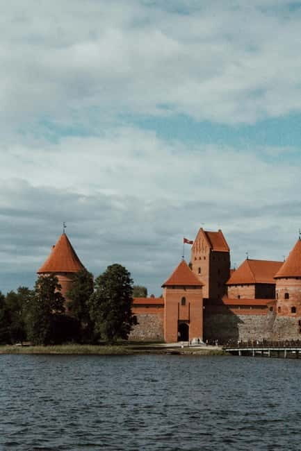 Vilnius to Trakai Island Guided Tour with Chocolate Tasting - What Makes This Tour Special?