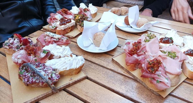 Walking Tour in Venice Rialto with Tastings and Stories - Walking Through Venice’s Rialto: A Detailed Exploration