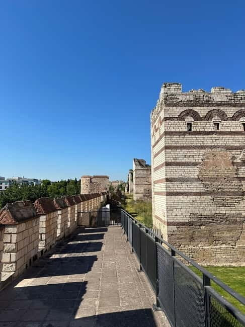 Walls of Contantinople and Byzantine Palace Tour - Why the Guide Matters