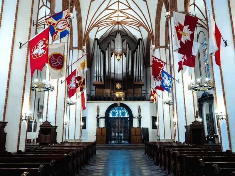 Warsaw: Cathedral Organ Concerts and tour of the crypts - The Crypt Tour: A Glimpse into Polish History