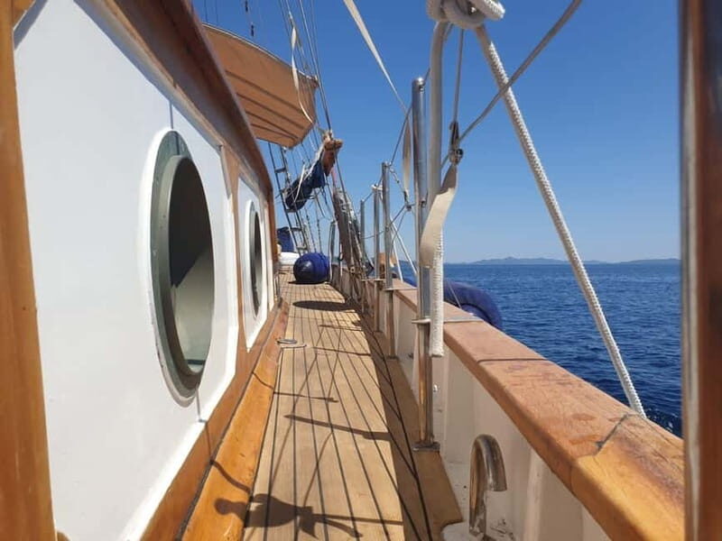 Zadar: Authentic Wooden Boat tour with drinks - The Itinerary in Detail
