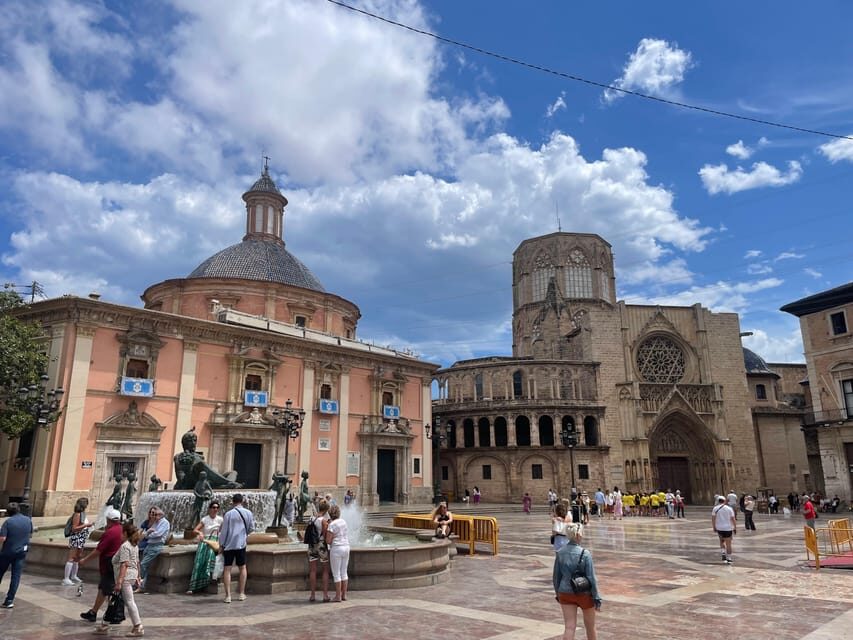 Zoom Through Valencia: Top 25 Hotspots on E-Scooters - The Highlights in Detail