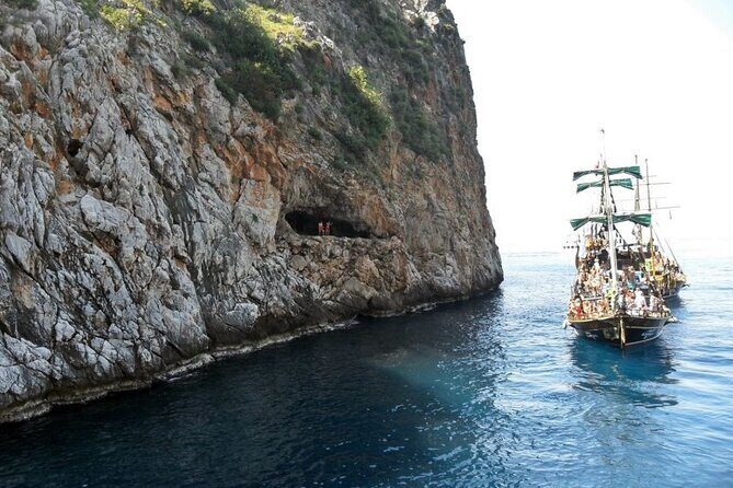 Alanya: Pirates Yacht Tour with Lunch and Soft Drinks - Start at Alanya Harbor
