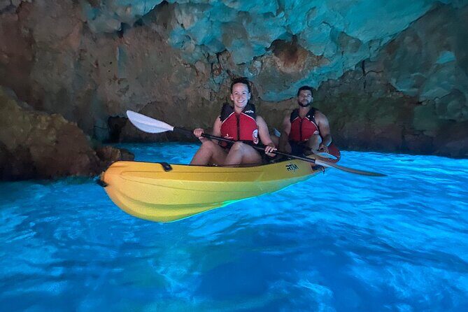 Kayak route through Cala Granadella - The Value of the Experience
