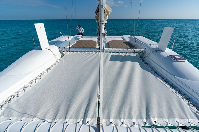 2 EN 1 Isla Mujeres Catamaran with Open Bar from Cancun - Isla Mujeres: Free Exploration and Local Flavors