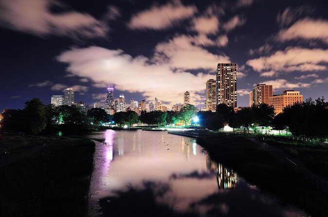 2 hours Private Evening Walking Tour with the Ghosts of Chicago - Exploring the Haunted Lincoln Park