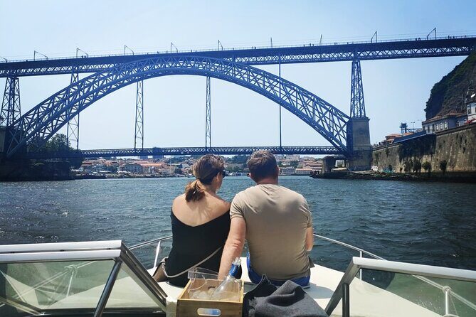 2h Private Boat Trip for two with Tasting in Porto - The Scenery: Porto and Vila Nova de Gaia
