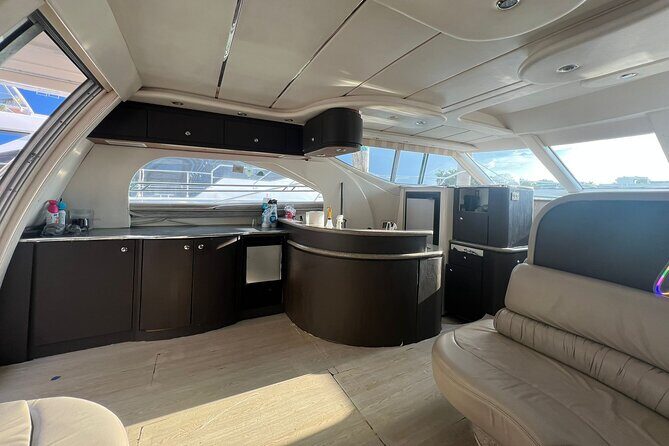 50ft 1 Hour FREE | Miami Yacht Rental | 2 to 6 Hours | 13 People - Key Points