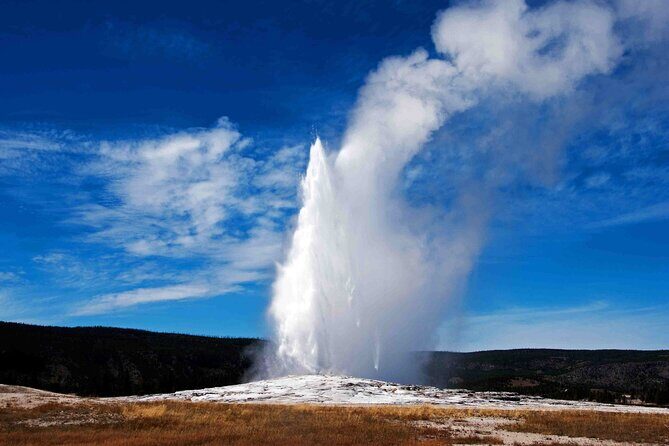 7-Day Tour in Yellowstone and Las Vegas From Salt Lake City - Transportation & Group Dynamics