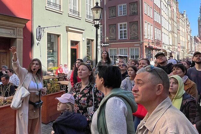 A Two Hour Walking Tour in Old Town Gdansk - Iconic Sights: Neptune’s Fountain, Green Gate, and the Crane