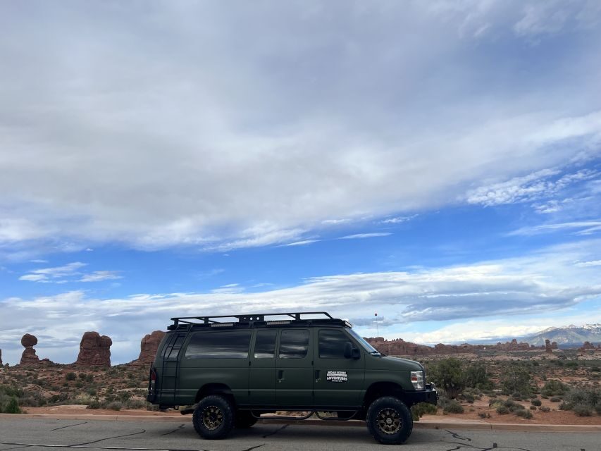 Arches National Park: Sunset Pavement Van Tour - An Easy, Scenic Way to Experience Arches at Sunset