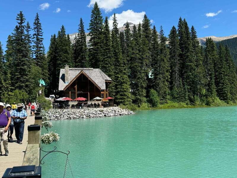 Banff: Lake Louise, Moraine, Emerald Lake & Johnston Canyon - The Itinerary in Detail