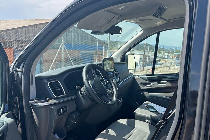 Barcelona airport to Barcelona city private taxi transfers - Vehicle and Comfort Features