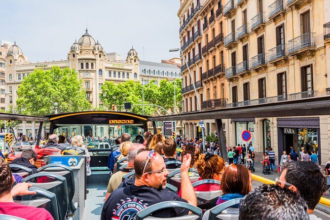 Barcelona Hop On Hop Off Bus Tour With Aquarium Admission - What to Expect at Each Stop