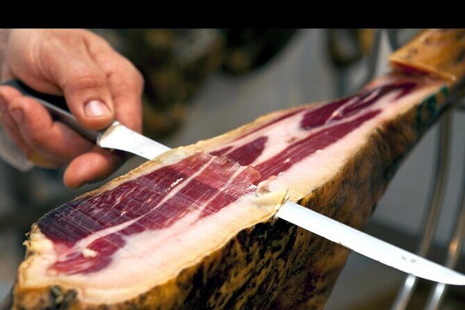 Barcelona´s Lunch or Dinner Tapas Tour: Food, drinks, happiness! - Why This Tour Works for Different Travelers