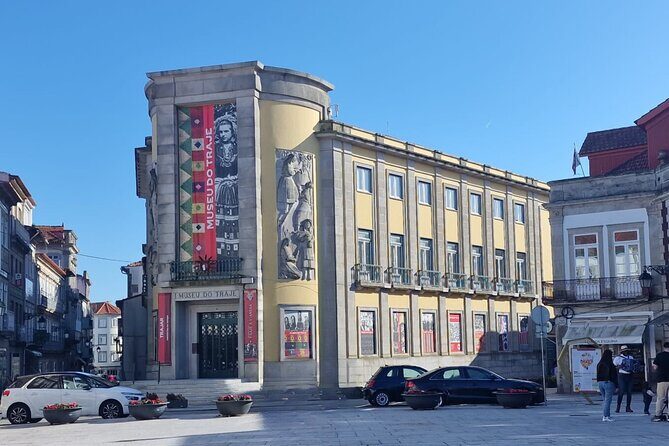 Barcelos, Ponte de Lima & Viana Private Tour (All Inclusive) - Cross the Roman Bridge in Ponte de Lima