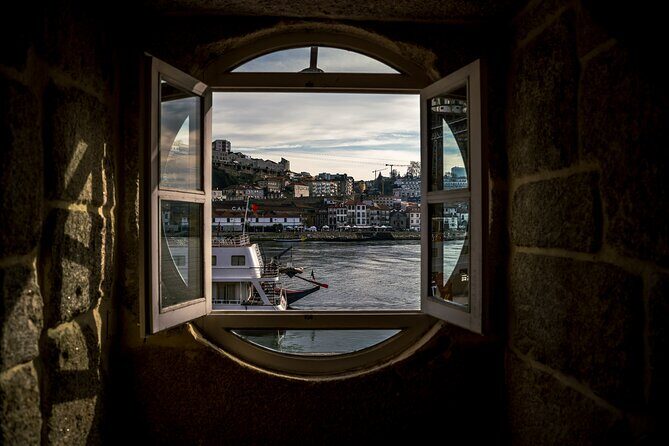Beyond the Barrel: From Decadent to Down-home in the Heart of Porto - Authenticity and Reviewer Insights
