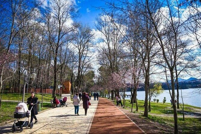 Bike Tour Tirana - Day Trip into Culture, History and Nature - Exploring Tirana’s Iconic Landmarks