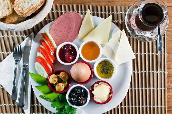 Bosphorus Cruise with Breakfast, Sunset and Stop on Asian Side - Who Should Consider This Tour?