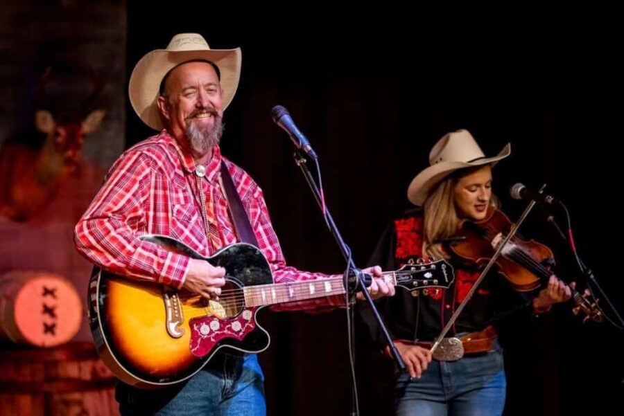 Branson: Chuckwagon Dinner Show and Outdoor Drama - The Outdoor Drama: A Live Reenactment