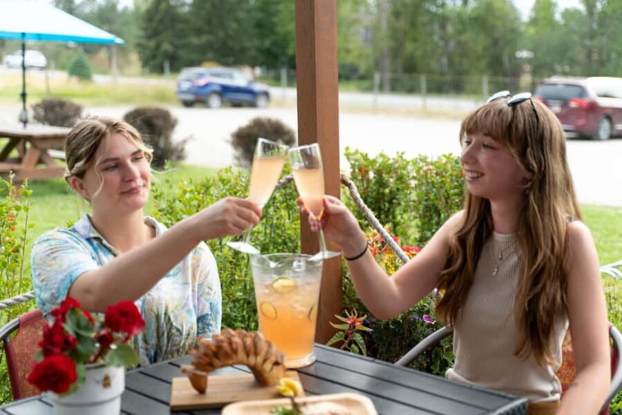 Buzz + Bites! Lunch for Two in East Kelowna - Who Should Consider This Tour?