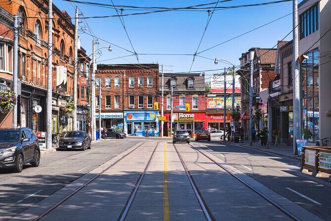 Cabbagetown In Colour: A Walking Tour of Toronto - Walking Pace, Group Size, and Practicalities