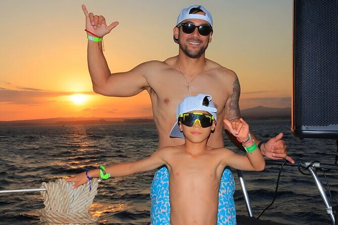 Cabo Sunset Catamaran Cruise: El Arco & Open Bar Experience - Why the Guides Matter