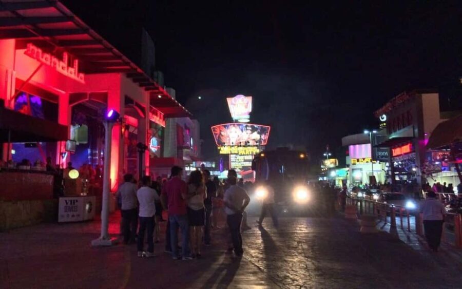 Cancún by Night: Scenic Drive Through Hotel Zone & Downtown - An In-Depth Look at Cancún by Night