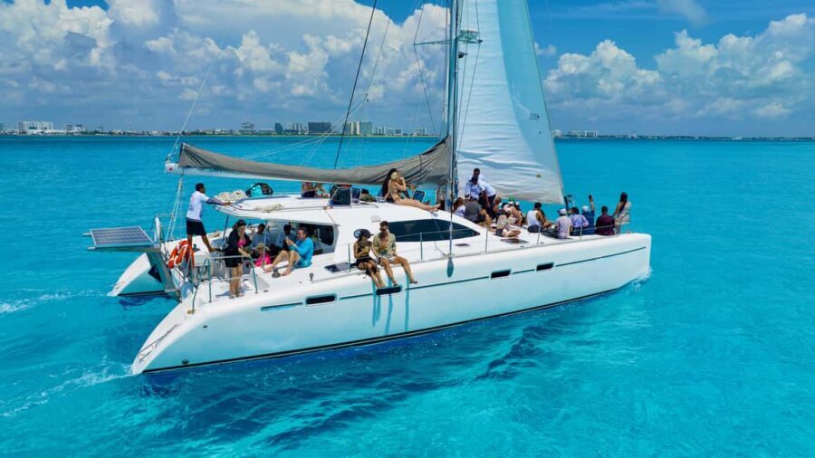 Cancún Catamaran to Isla Mujeres + Snorkel, Open Bar & Lunch - What Makes This Tour Stand Out?