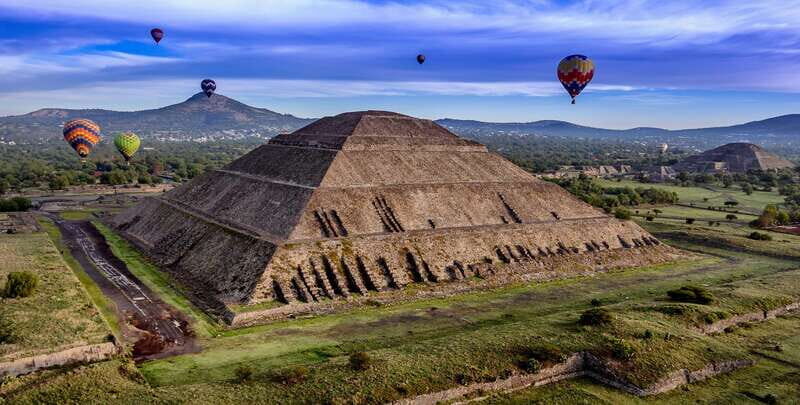 CDMX: Fly over Teotihuacan in a hot air balloon, with transfers and breakfast included. - The Toast and Breakfast: A Cultural Touch