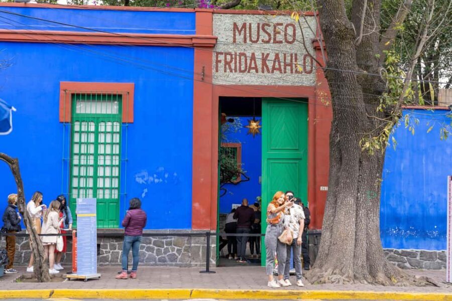 CDMX: Xochimilco, Coyoacan, Frida Kahlo Museum & Murals Tour - Exploring Mexico City in One Day: A Comprehensive Look